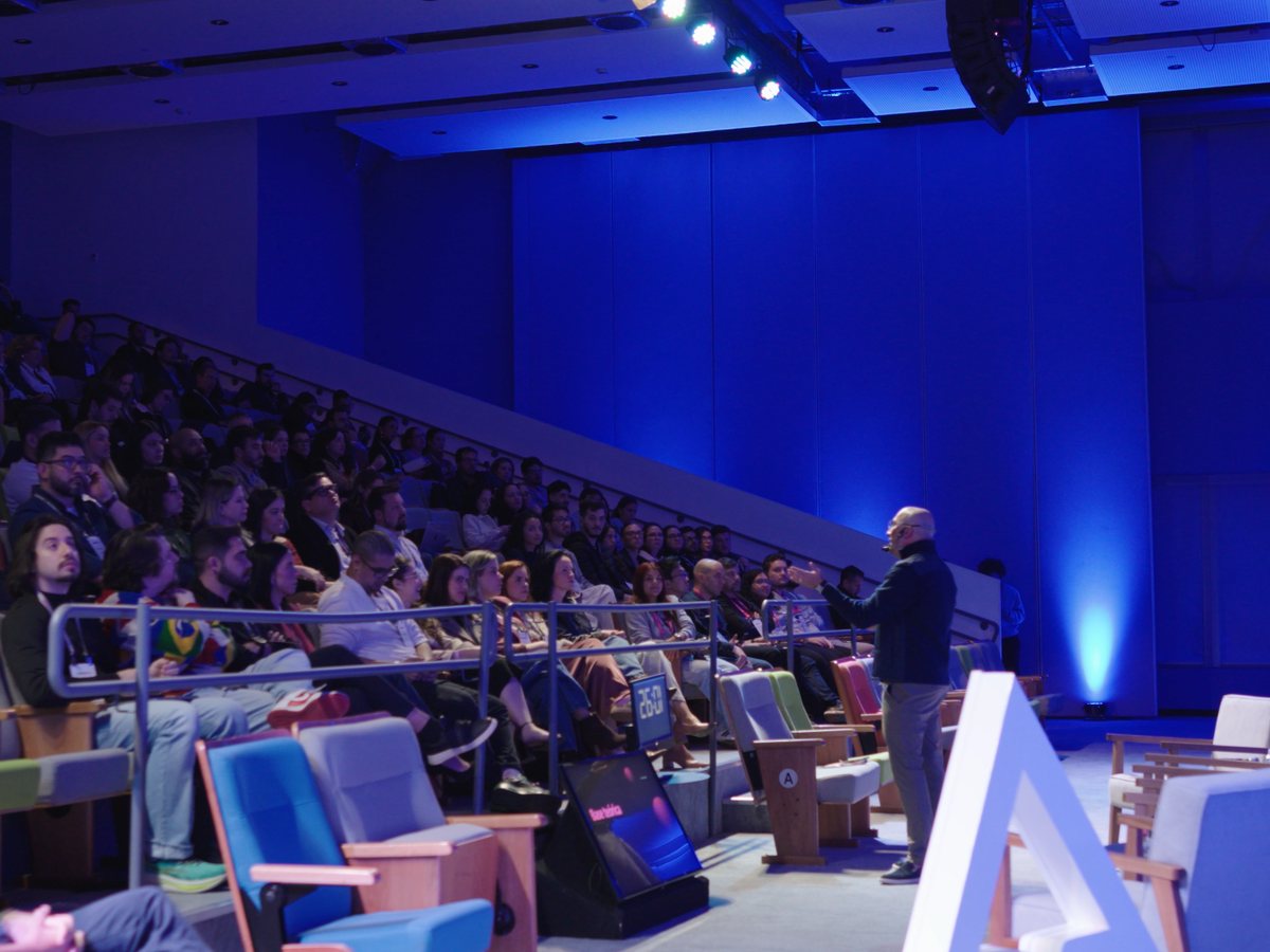 Palestra para a plateia do Launch Rox 2026